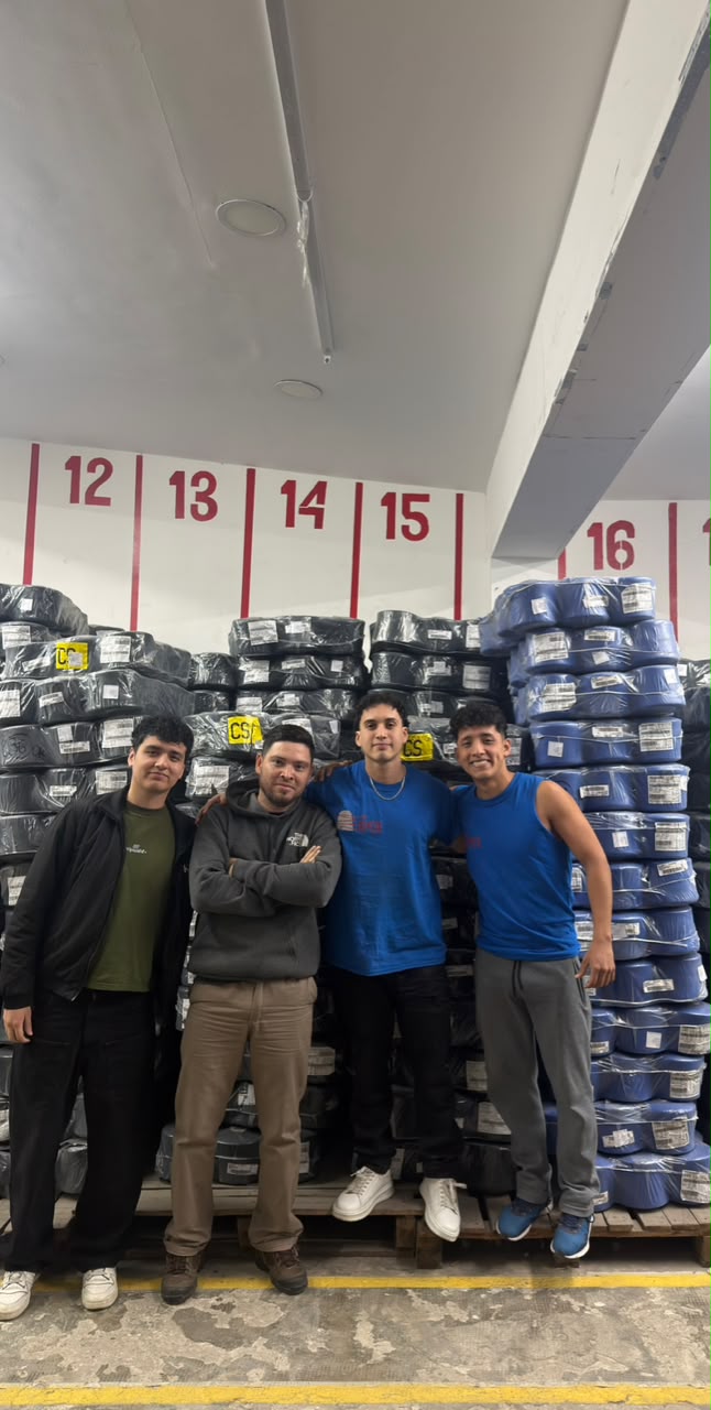 Equipo de Rimon S.A. en el depósito